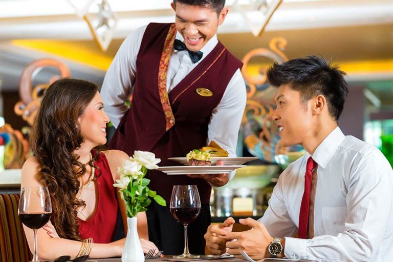 why-every-singaporean-should-be-a-waiter-at-least-once-in-their-lives