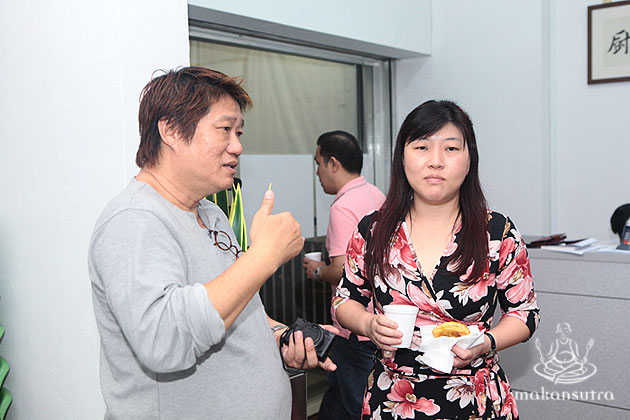 Seetoh engaging with a participant of Street Food Pro 360