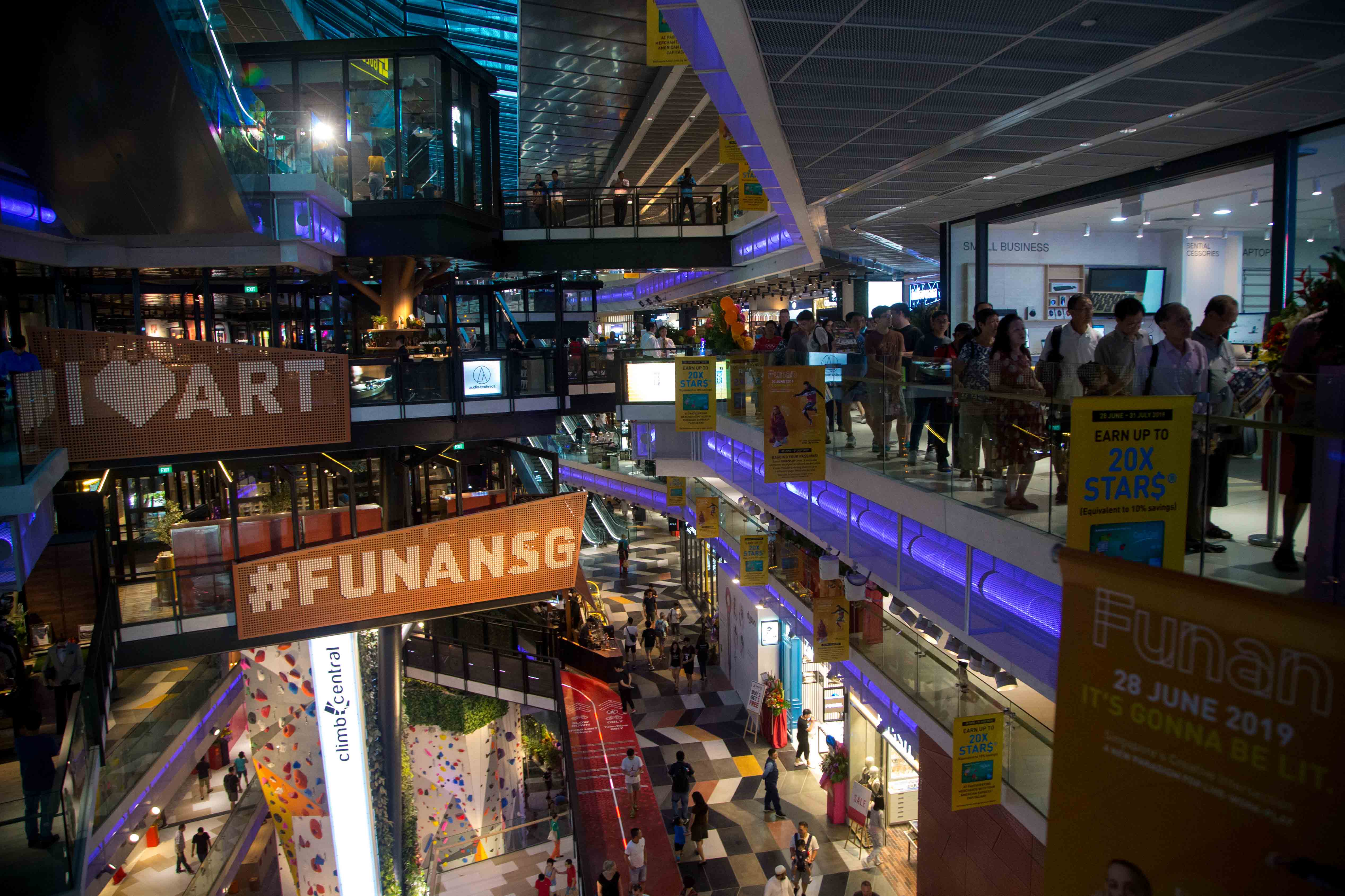 Diary Of A Man Forced By His Boss To Visit The New Funan Mall