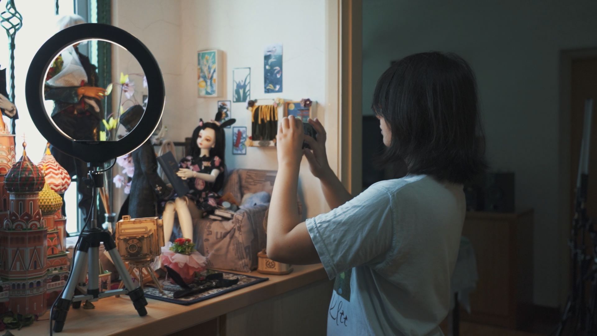 The Girl Who Finds Comfort in Ball-Jointed Dolls