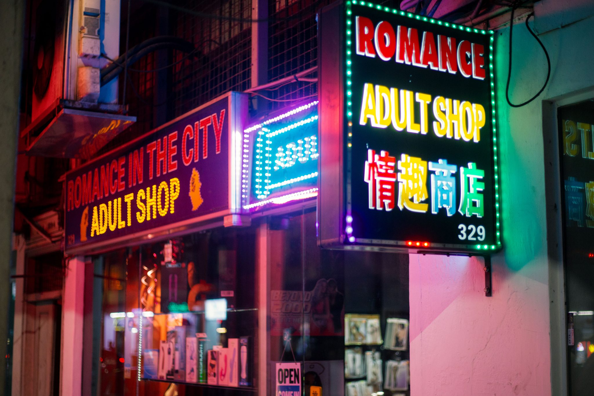 Singapore's Geylang Red-light District—Going Gentle Into That Good Nig...