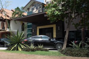 I Rate Mansions On Tiktok, And This Is What I’ve Learned About the Ultra-rich