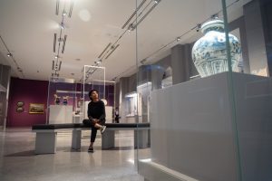 For the Queen of Mounts, Perfection Is When You Can’t See Her Exhibit Holders