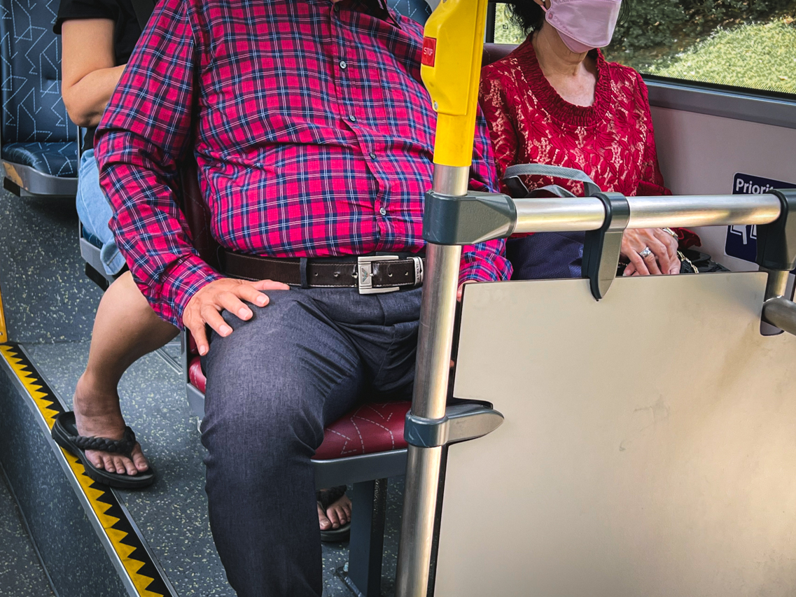 When 42 cm Isn’t Enough for Comfort on Bus Seats