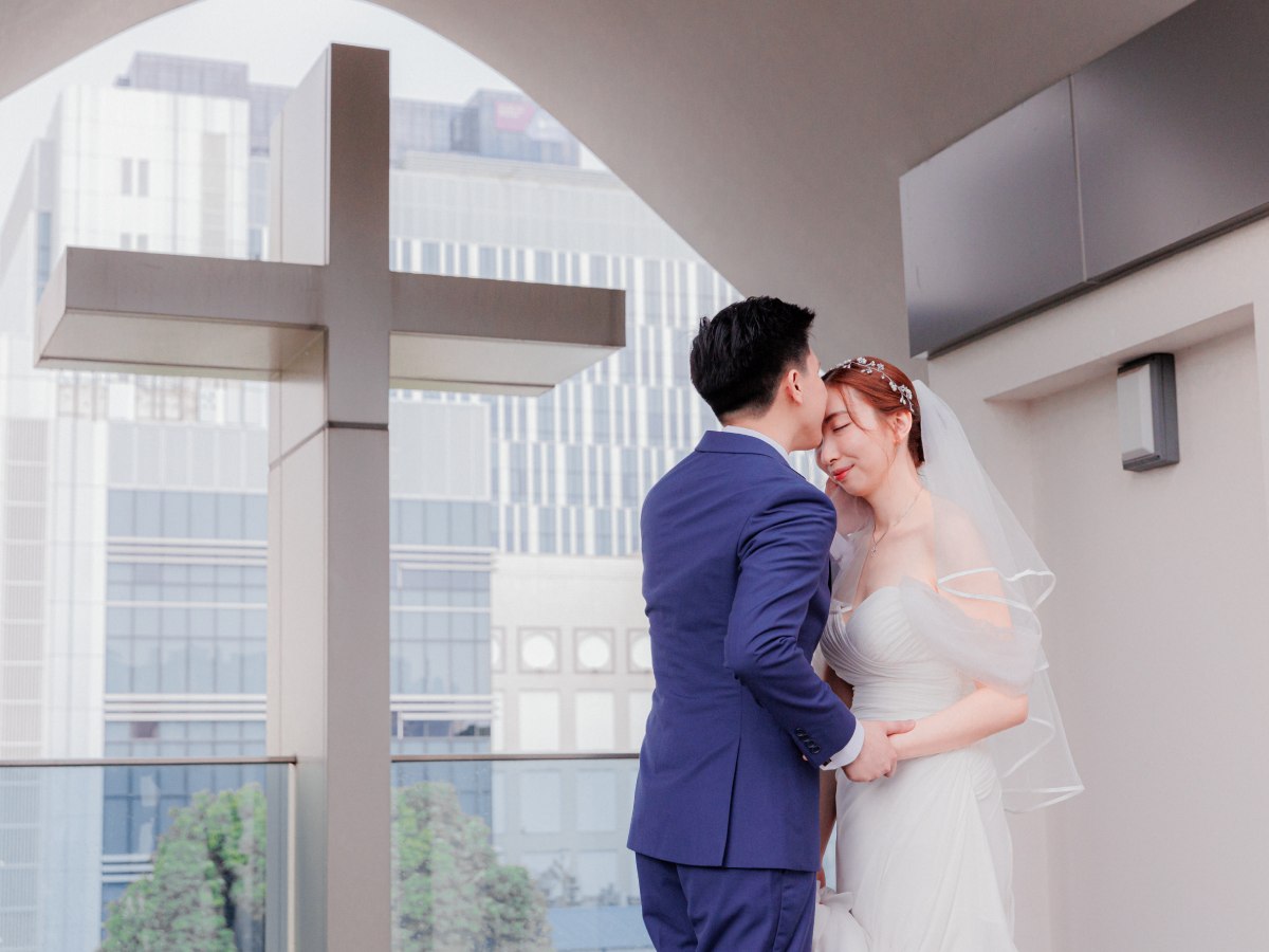 What It’s Like To Wait Until Marriage To Share a First Kiss