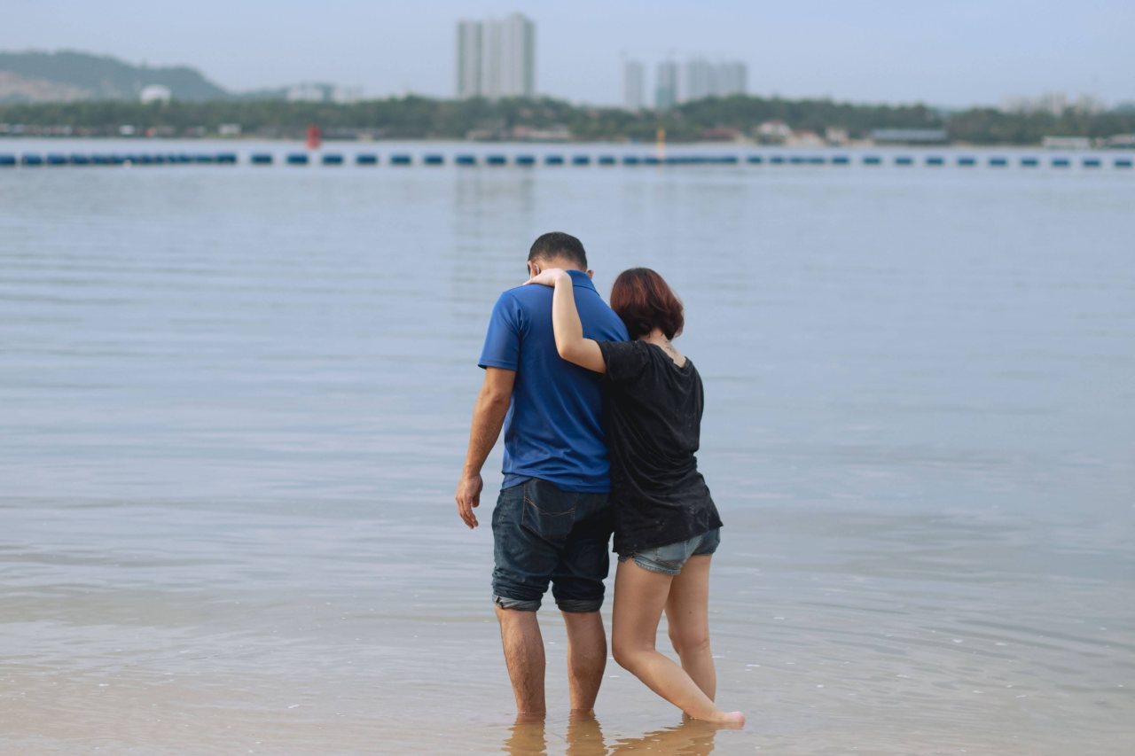 The Singaporeans Project-Managing Their Romantic Relationships